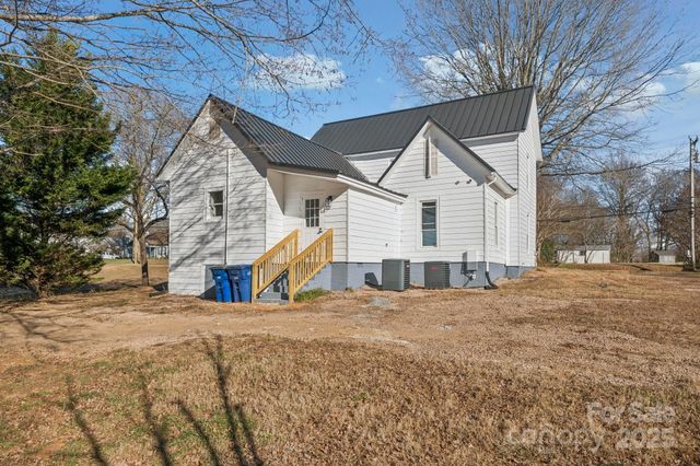 828 N Main Street, Mount Pleasant, NC 28124