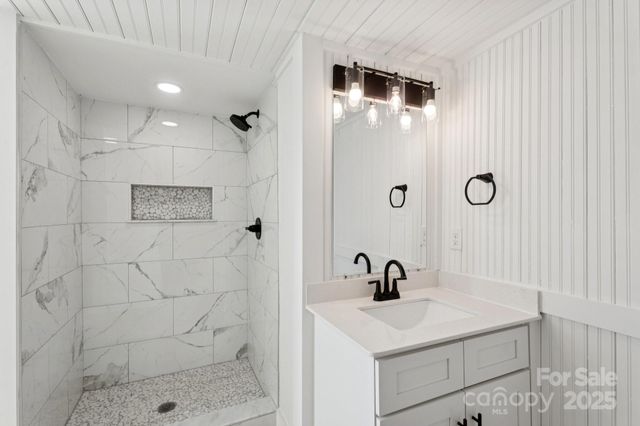 828 N Main Street, Mount Pleasant, NC 28124