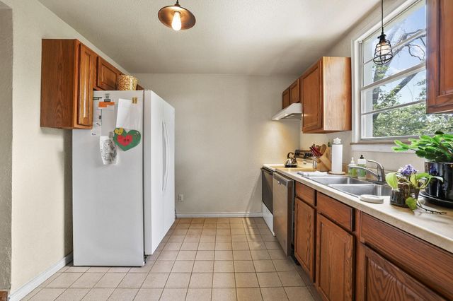 1322 W Chestnut Street, Denison, TX 75020