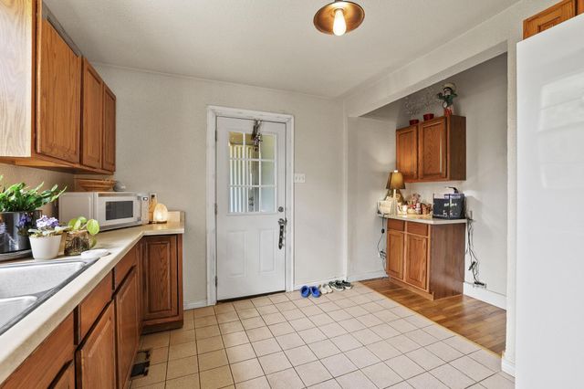 1322 W Chestnut Street, Denison, TX 75020