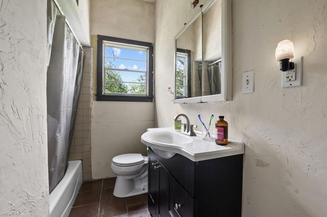 1322 W Chestnut Street, Denison, TX 75020