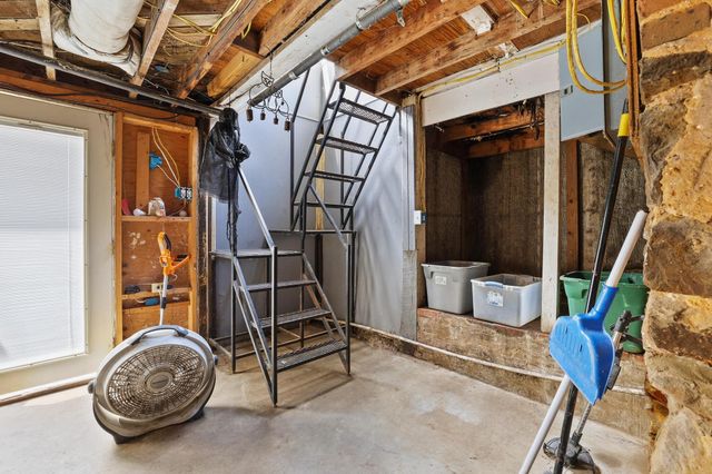 1322 W Chestnut Street, Denison, TX 75020