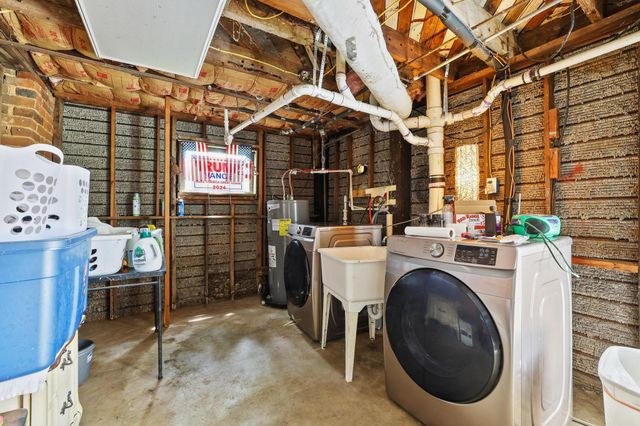 1322 W Chestnut Street, Denison, TX 75020