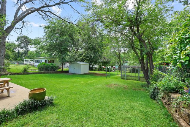 1322 W Chestnut Street, Denison, TX 75020