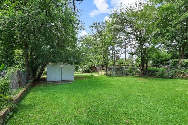 1322 W Chestnut Street, Denison, TX 75020