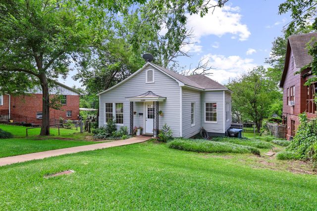 1322 W Chestnut Street, Denison, TX 75020