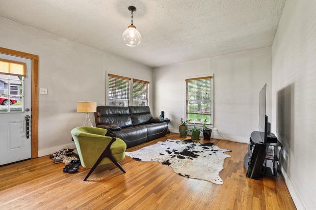 1322 W Chestnut Street, Denison, TX 75020