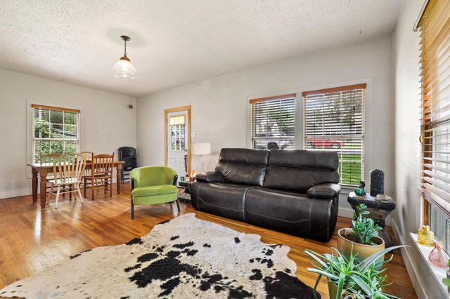 1322 W Chestnut Street, Denison, TX 75020