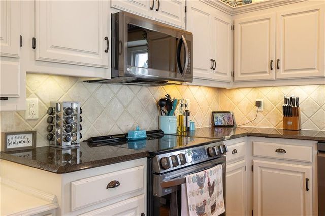 2664 W Whitney Street, Olathe, KS 66061