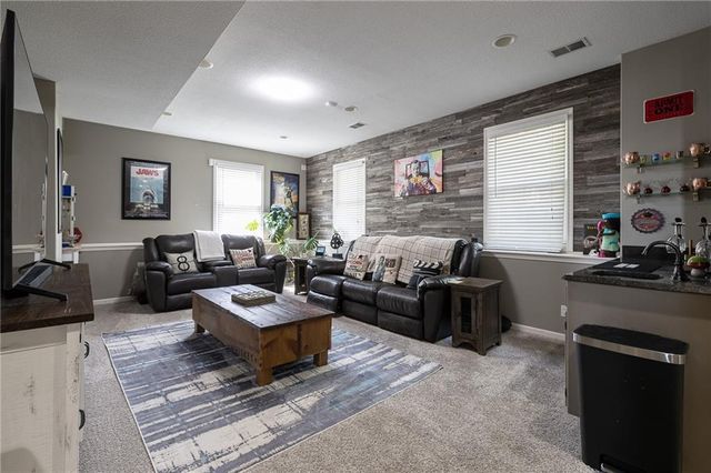 2664 W Whitney Street, Olathe, KS 66061