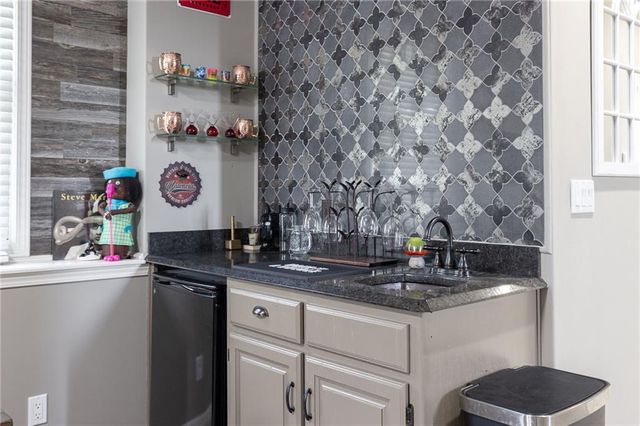 2664 W Whitney Street, Olathe, KS 66061