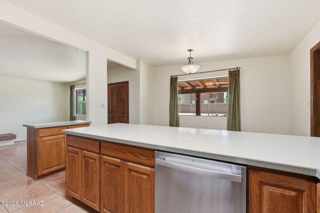 1125 E Kleindale Road, Tucson, AZ 85719