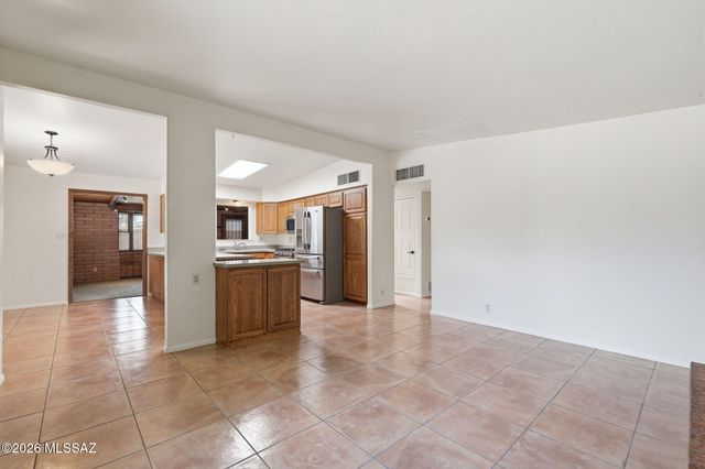 1125 E Kleindale Road, Tucson, AZ 85719