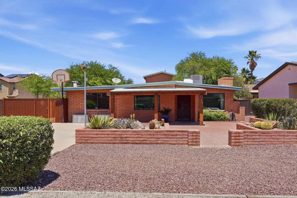 1125 E Kleindale Road, Tucson, AZ 85719
