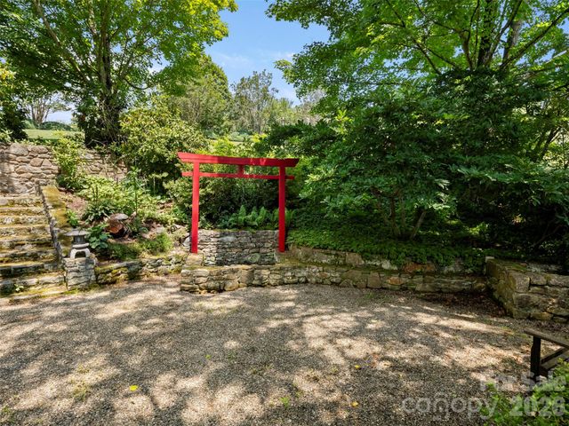 15 Ridge Terrace, Asheville, NC 28804