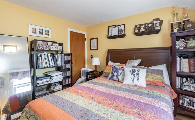 203 Hooper St, Tiverton, RI 02878