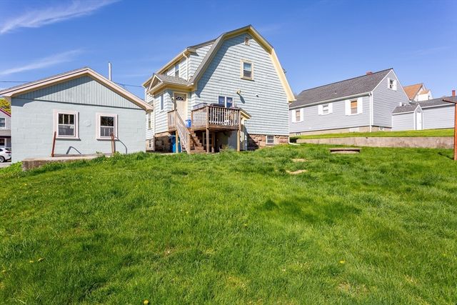 203 Hooper St, Tiverton, RI 02878