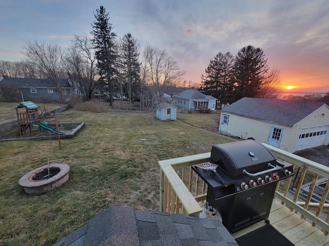 203 Hooper St, Tiverton, RI 02878