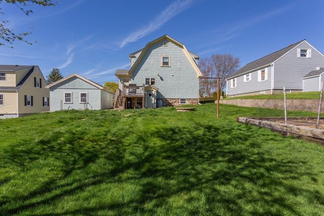 203 Hooper St, Tiverton, RI 02878
