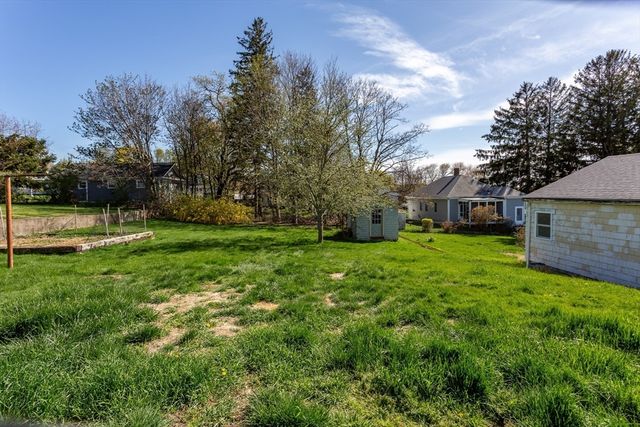 203 Hooper St, Tiverton, RI 02878
