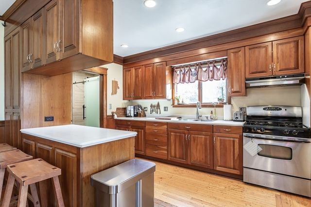 203 Hooper St, Tiverton, RI 02878