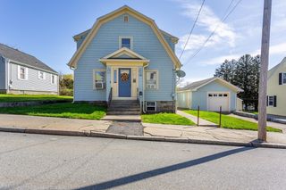 203 Hooper St, Tiverton, RI 02878