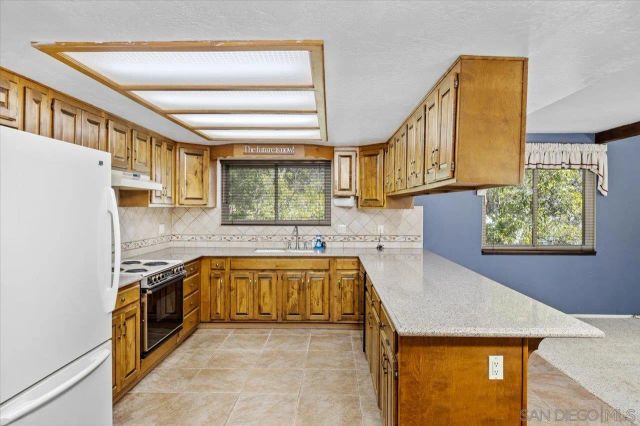 1970 Rohn Rd, Escondido, CA 92025