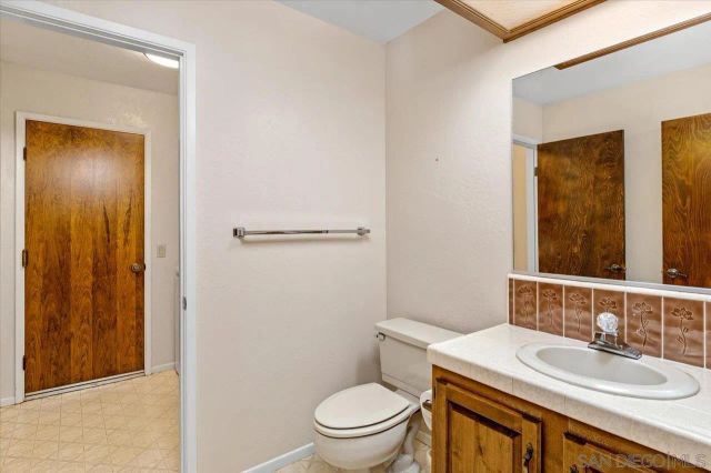 1970 Rohn Rd, Escondido, CA 92025