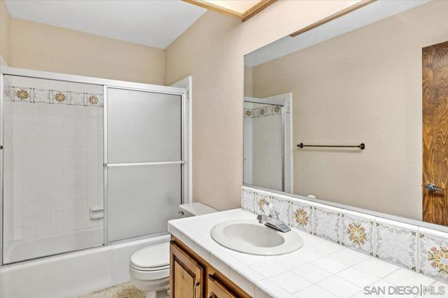 1970 Rohn Rd, Escondido, CA 92025