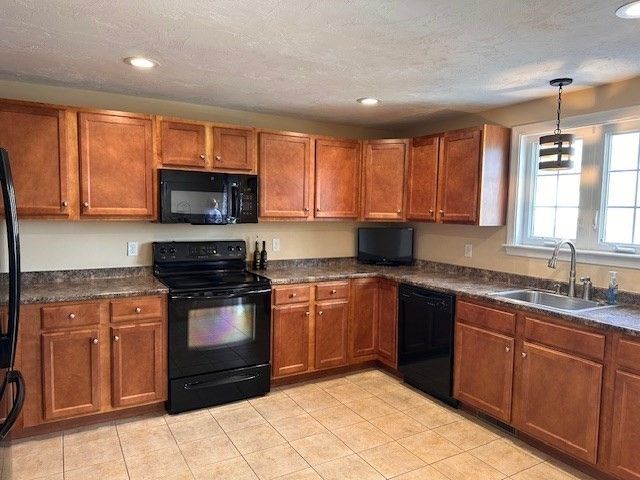 3 Rosemary Ln A, Wareham, MA 02571