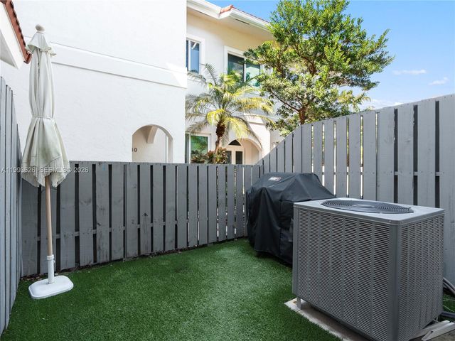 835 NE 17th Way 835, Fort Lauderdale, FL 33304