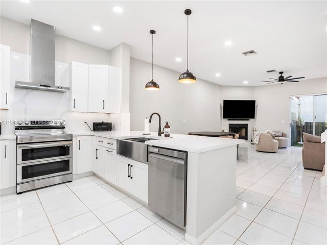 835 NE 17th Way 835, Fort Lauderdale, FL 33304