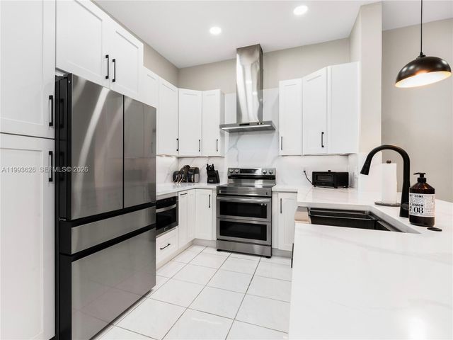 835 NE 17th Way 835, Fort Lauderdale, FL 33304