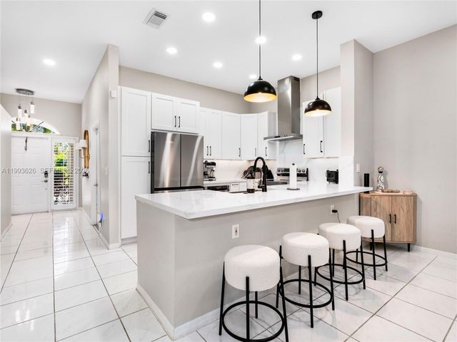 835 NE 17th Way 835, Fort Lauderdale, FL 33304