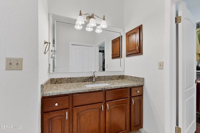 5238 WHITE OAK Drive, El Paso, TX 79932