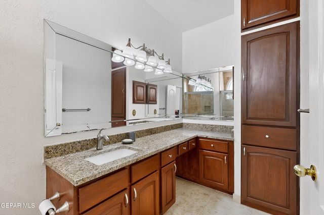 5238 WHITE OAK Drive, El Paso, TX 79932