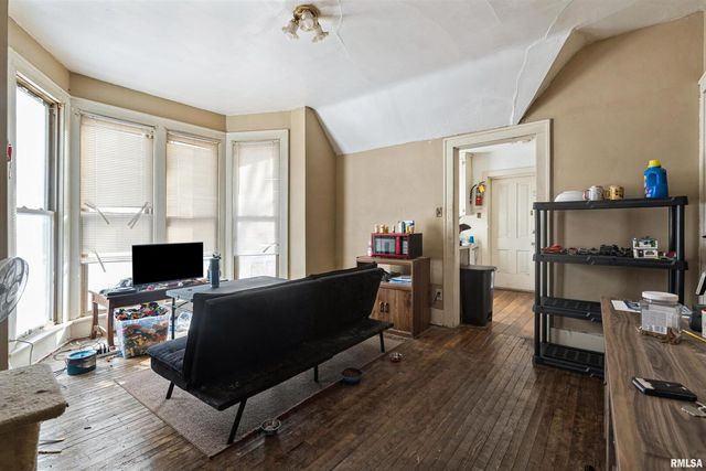 431 6TH Avenue S, Clinton, IA 52732