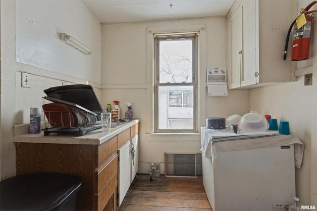 431 6TH Avenue S, Clinton, IA 52732