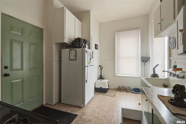 431 6TH Avenue S, Clinton, IA 52732