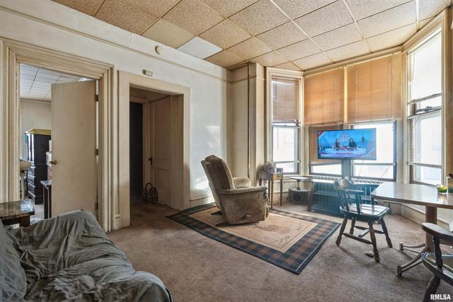 431 6TH Avenue S, Clinton, IA 52732