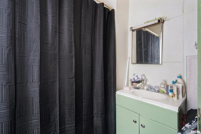 431 6TH Avenue S, Clinton, IA 52732