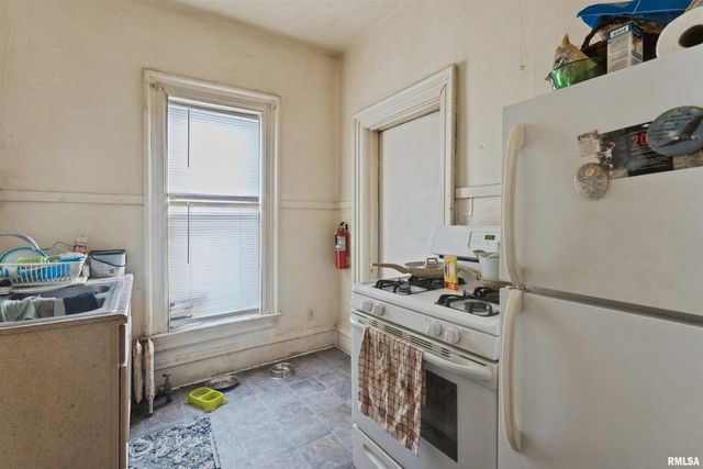 431 6TH Avenue S, Clinton, IA 52732