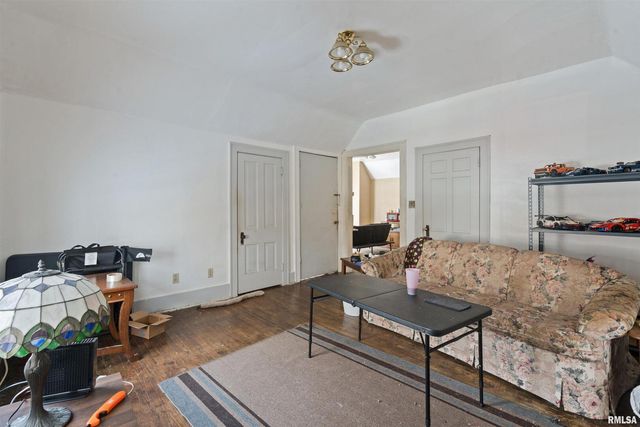 431 6TH Avenue S, Clinton, IA 52732