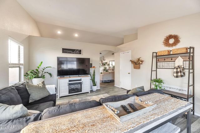 1612 E LAUREL Avenue, Gilbert, AZ 85234