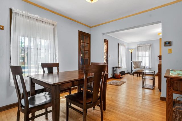 5008 N Elkhart AVENUE, Whitefish Bay, WI 53217