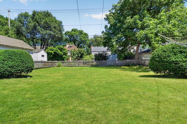 5008 N Elkhart AVENUE, Whitefish Bay, WI 53217
