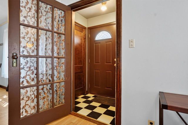 5008 N Elkhart AVENUE, Whitefish Bay, WI 53217