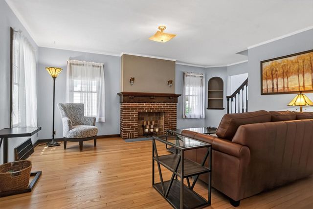 5008 N Elkhart AVENUE, Whitefish Bay, WI 53217