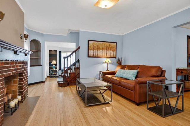5008 N Elkhart AVENUE, Whitefish Bay, WI 53217