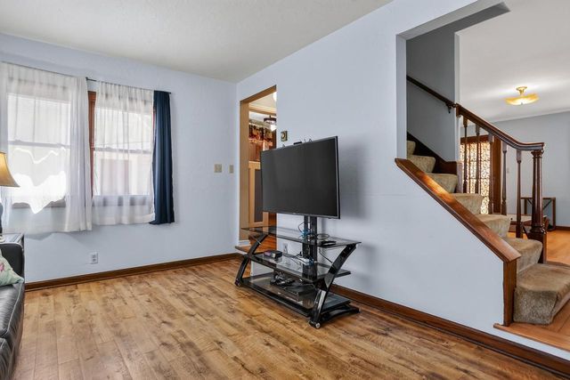 5008 N Elkhart AVENUE, Whitefish Bay, WI 53217